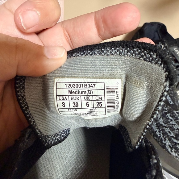 Brooks Women's Black and Gray Athletic Shoes - Picture 6 of 7